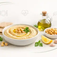 Pyszny hummus z ciecierzycą, oliwą i cytryną. Czy hummus jest zdrowy? Tak, to bogactwo białka i błonnika!