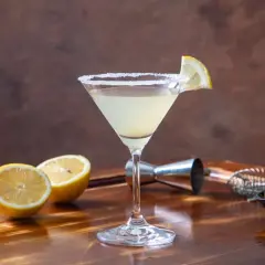 Martini: Proste drinki i kultowe koktajle. Zrób je jak ekspert!