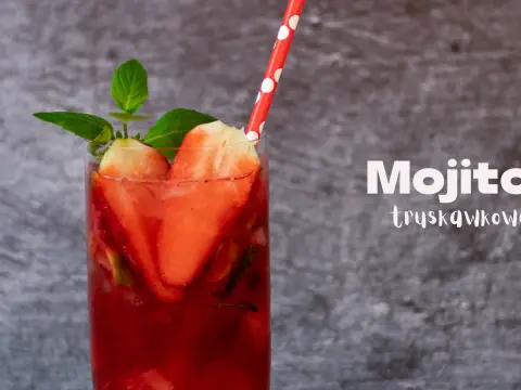Drink z mrożonymi malinami: Szybkie przepisy na lato w szklance