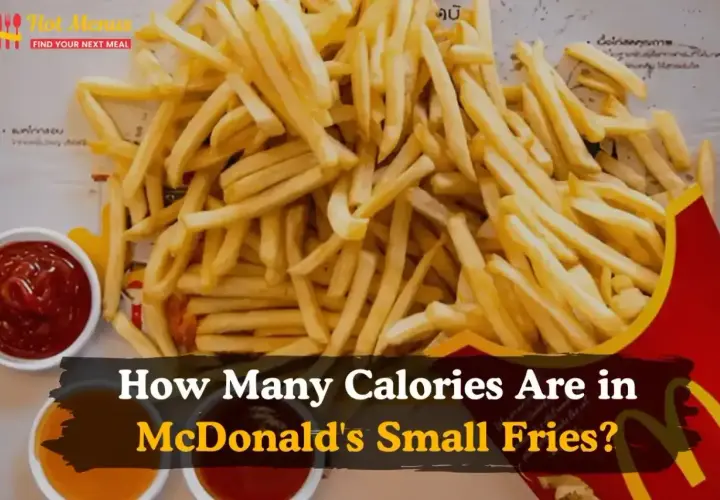 Góra frytek z McDonald's, obok sosy. Ile kcal mają te frytki?