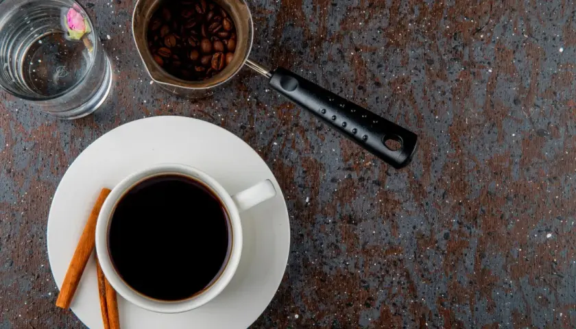 Americano: Co to jest? Przepis, różnice i sekrety baristy.