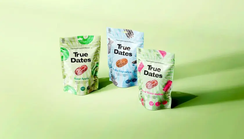 Trzy paczki True Dates: jabłkowe, lukrecjowe i arbuzowe. Naturalnie słodkie daktyle, produkowane w Danii.