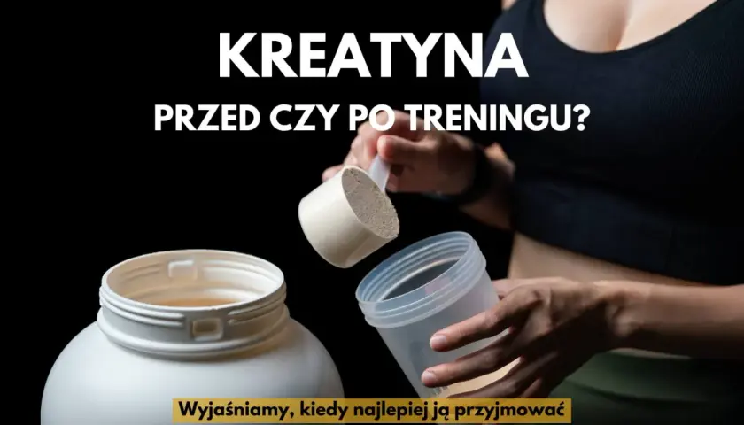 Kreatyna przed czy po treningu? Dłonie przygotowują porcję suplementu z dużego opakowania do shakera. Wyjaśniamy, kiedy najlepiej ją przyjmować.