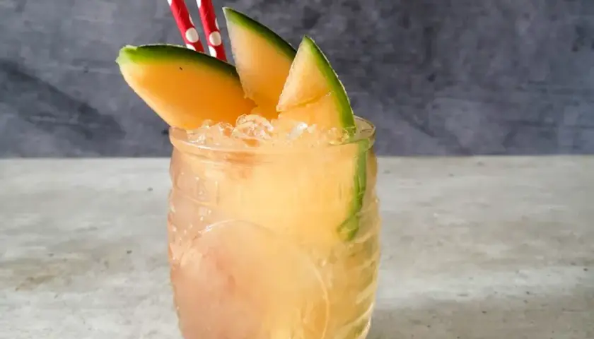 Mango drinki: 5 min, 2 składniki! Przepisy na udaną imprezę
